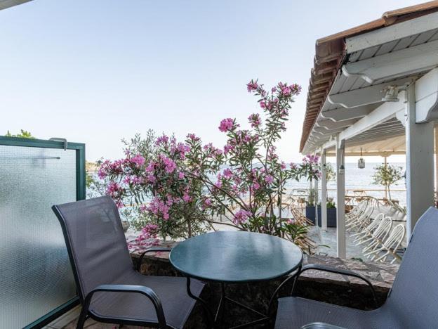 Marina Aparthotel Kardhamili Bagian luar foto