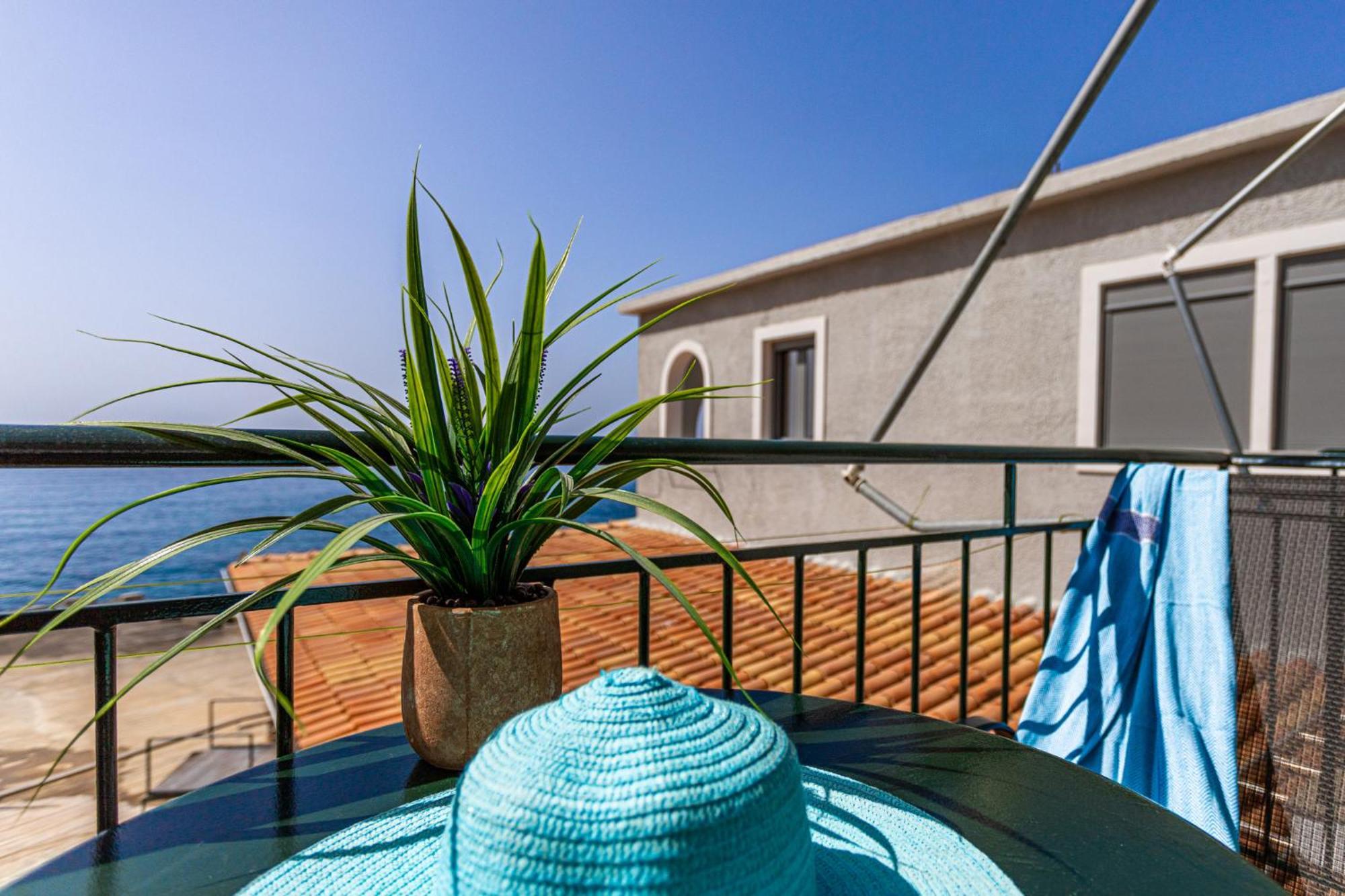Marina Aparthotel Kardhamili Bagian luar foto