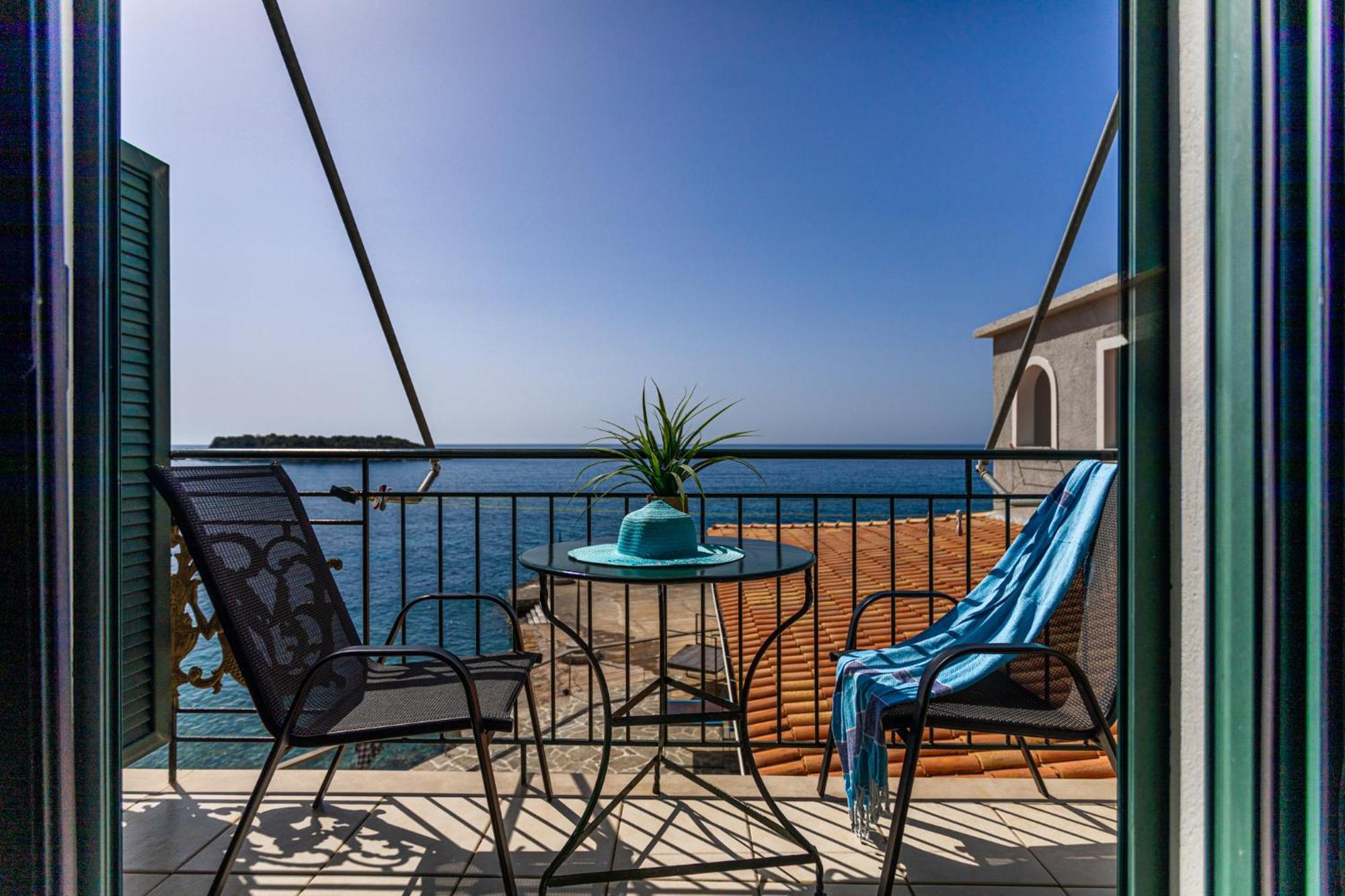 Marina Aparthotel Kardhamili Bagian luar foto