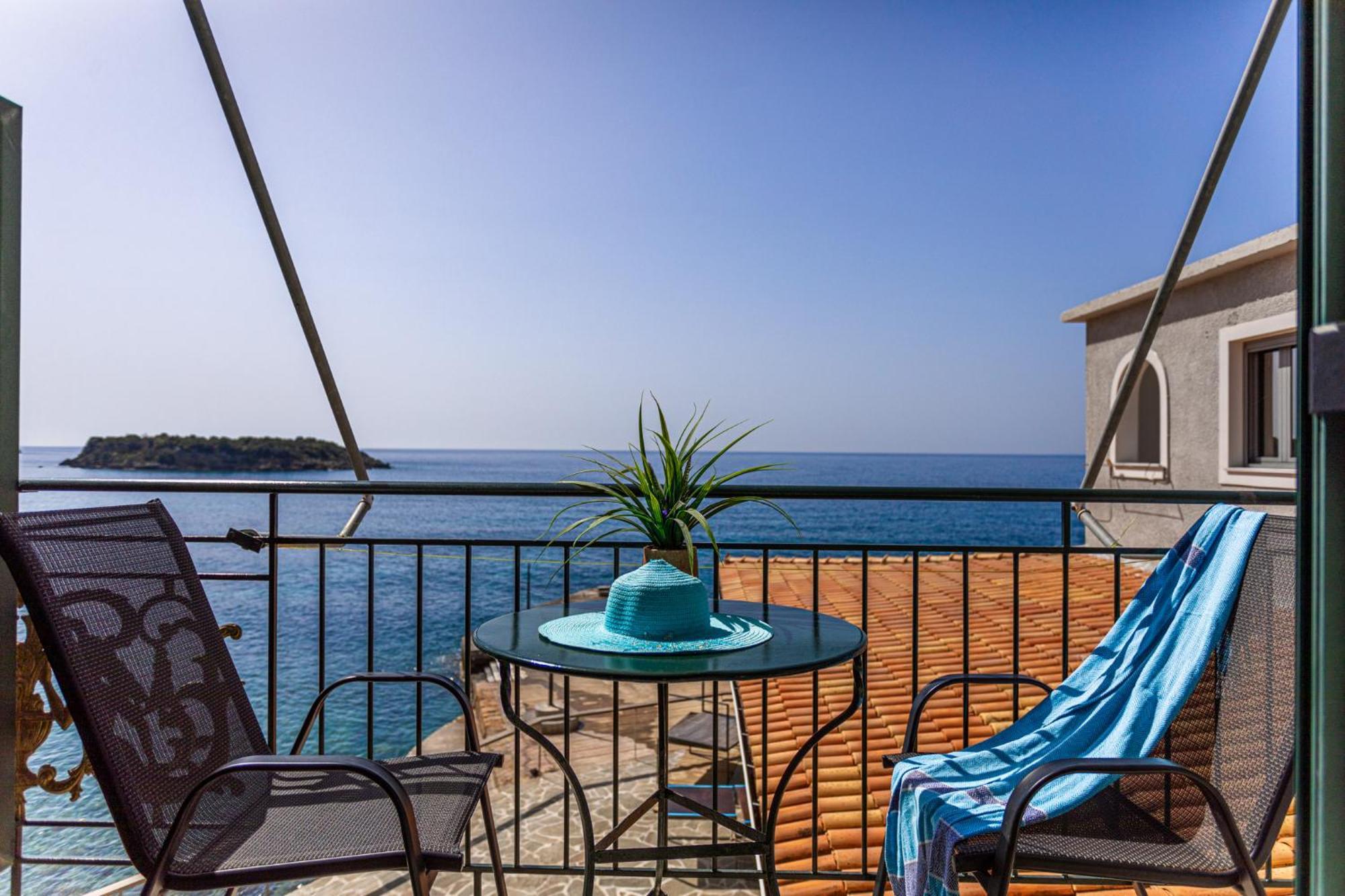 Marina Aparthotel Kardhamili Bagian luar foto