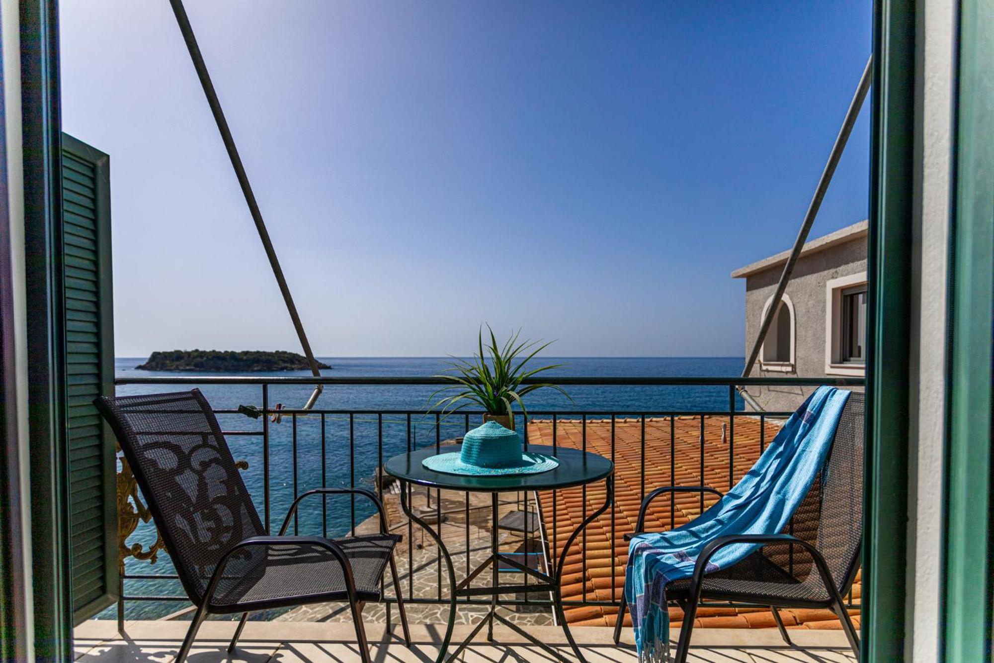 Marina Aparthotel Kardhamili Bagian luar foto