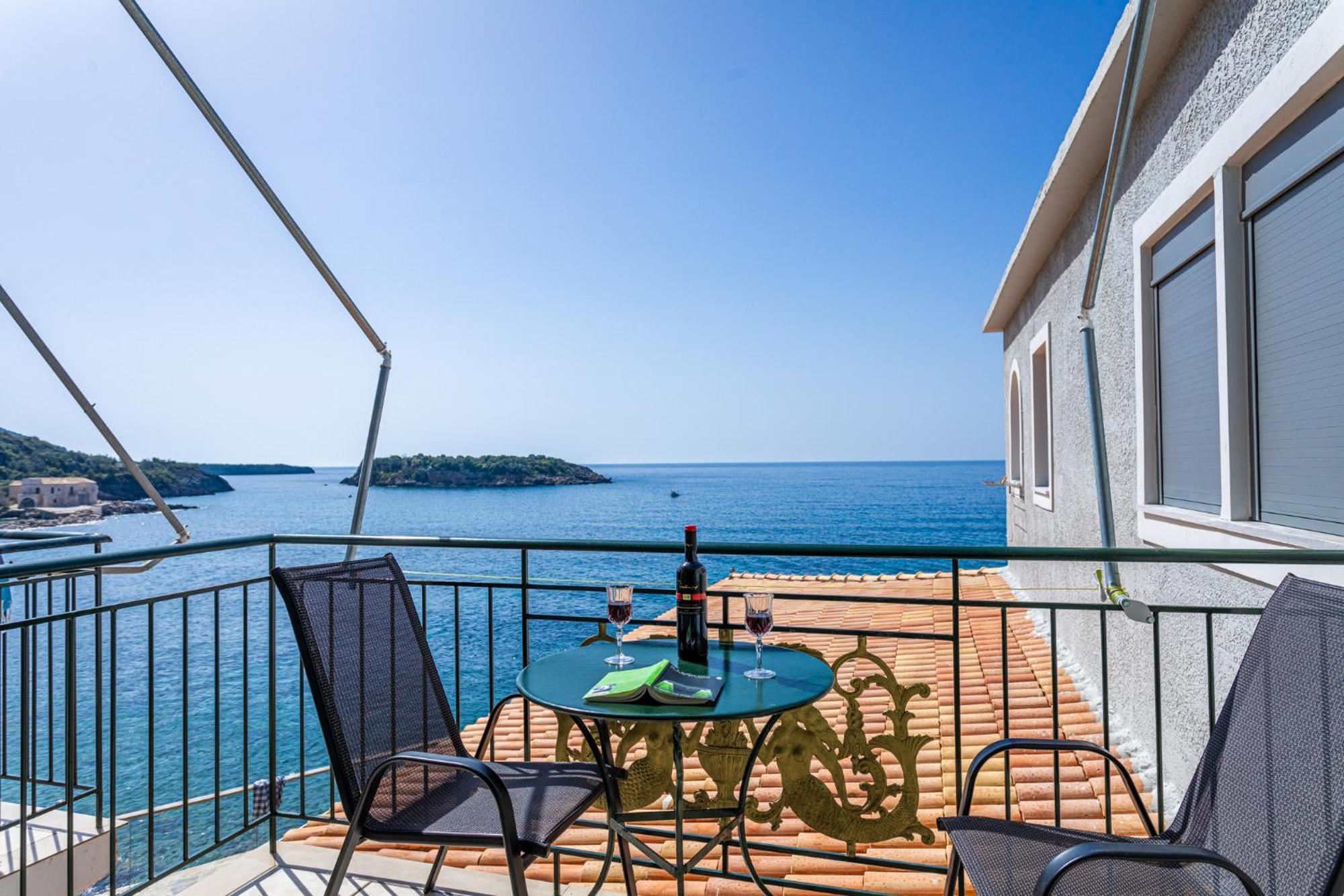 Marina Aparthotel Kardhamili Bagian luar foto