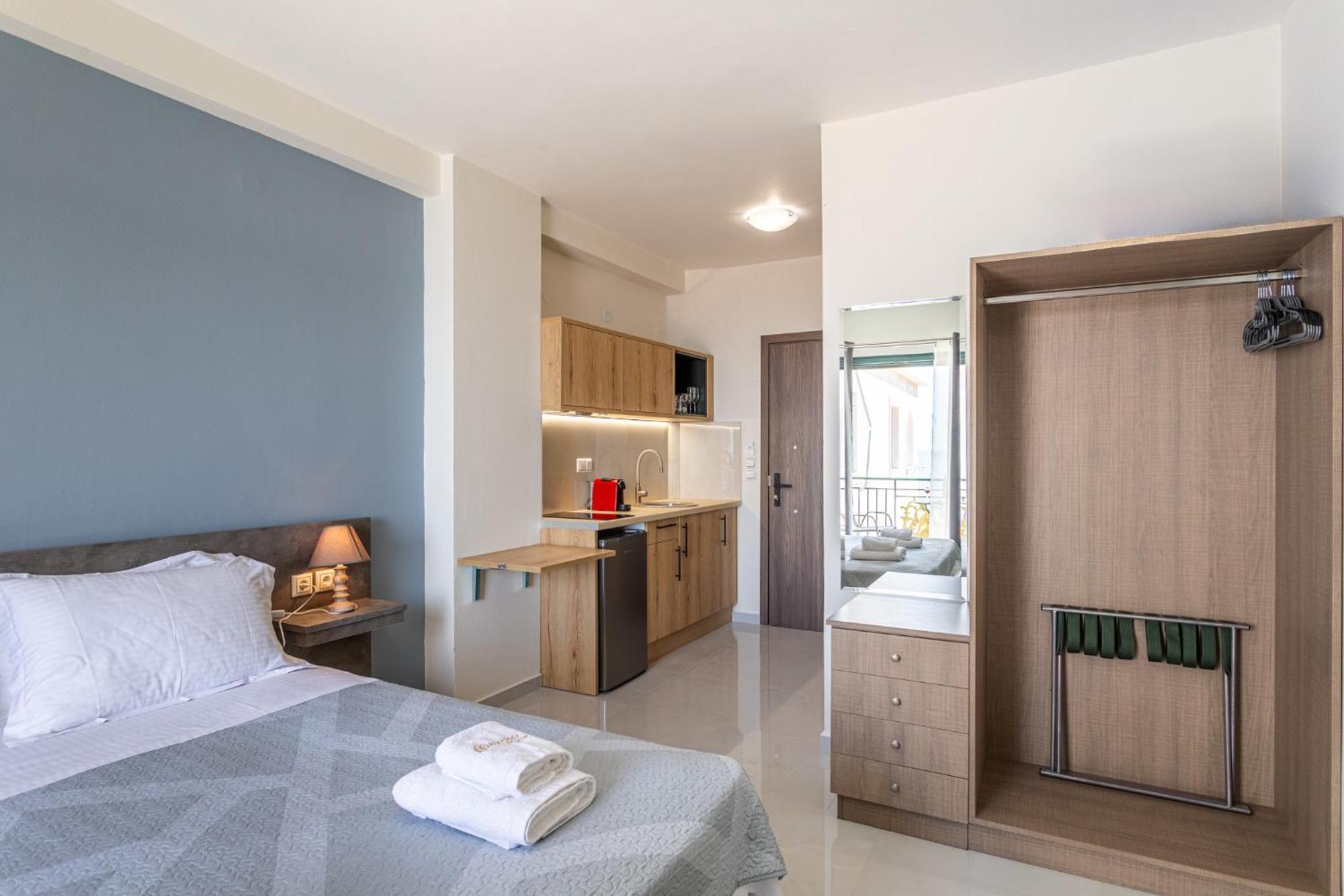 Marina Aparthotel Kardhamili Bagian luar foto