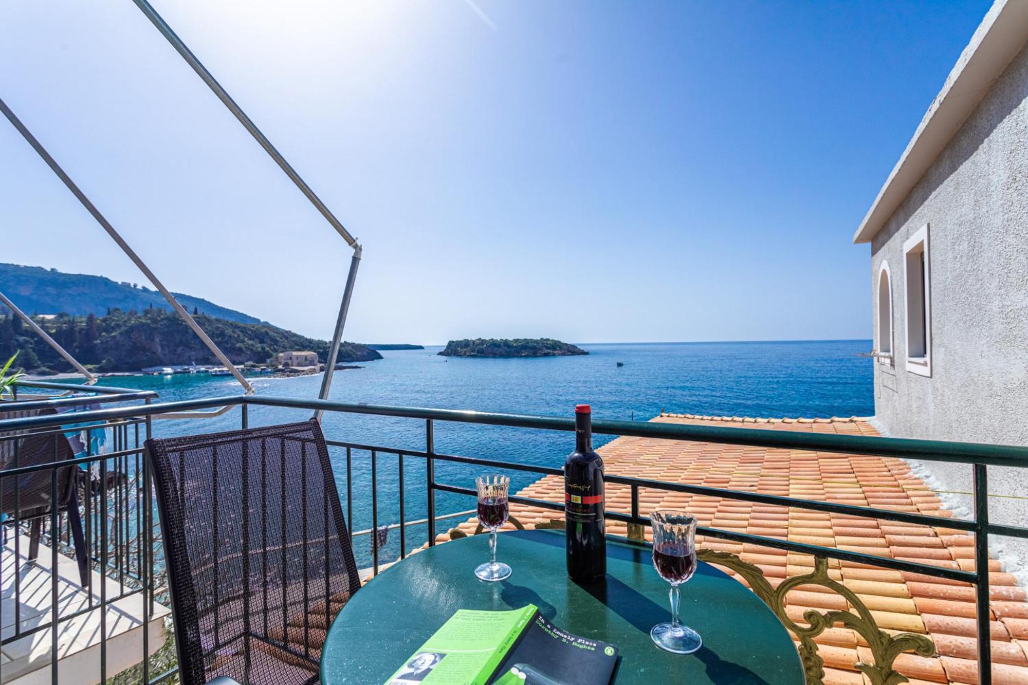 Marina Aparthotel Kardhamili Bagian luar foto