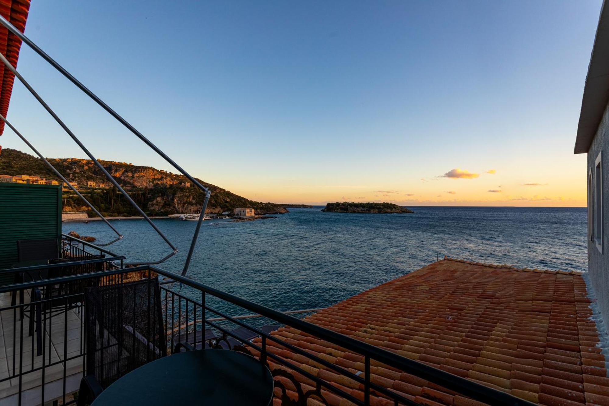 Marina Aparthotel Kardhamili Bagian luar foto