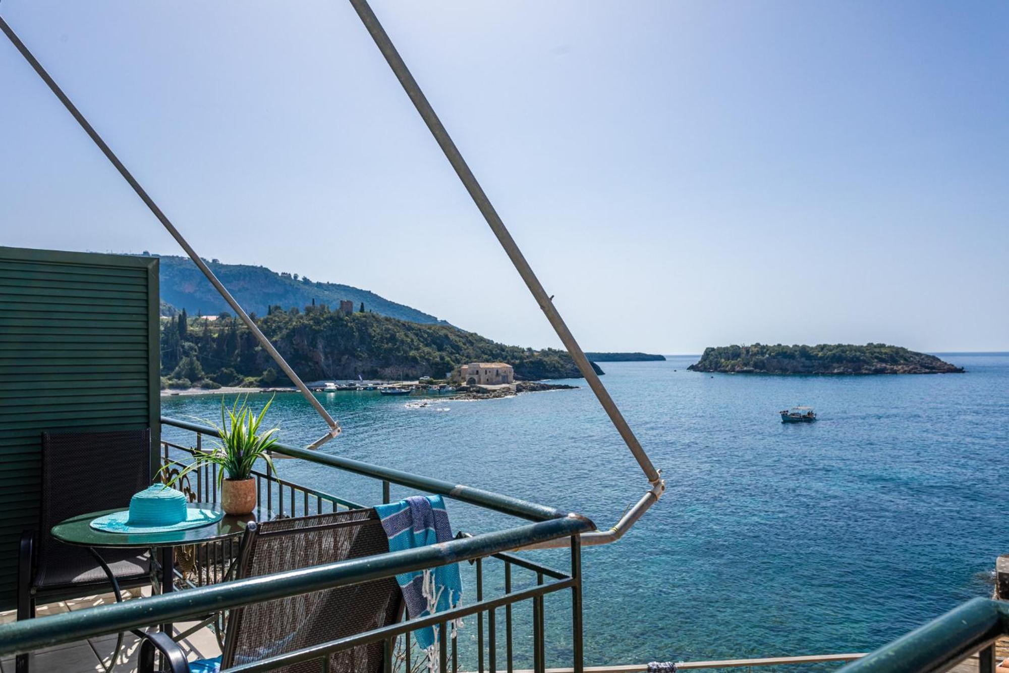 Marina Aparthotel Kardhamili Bagian luar foto