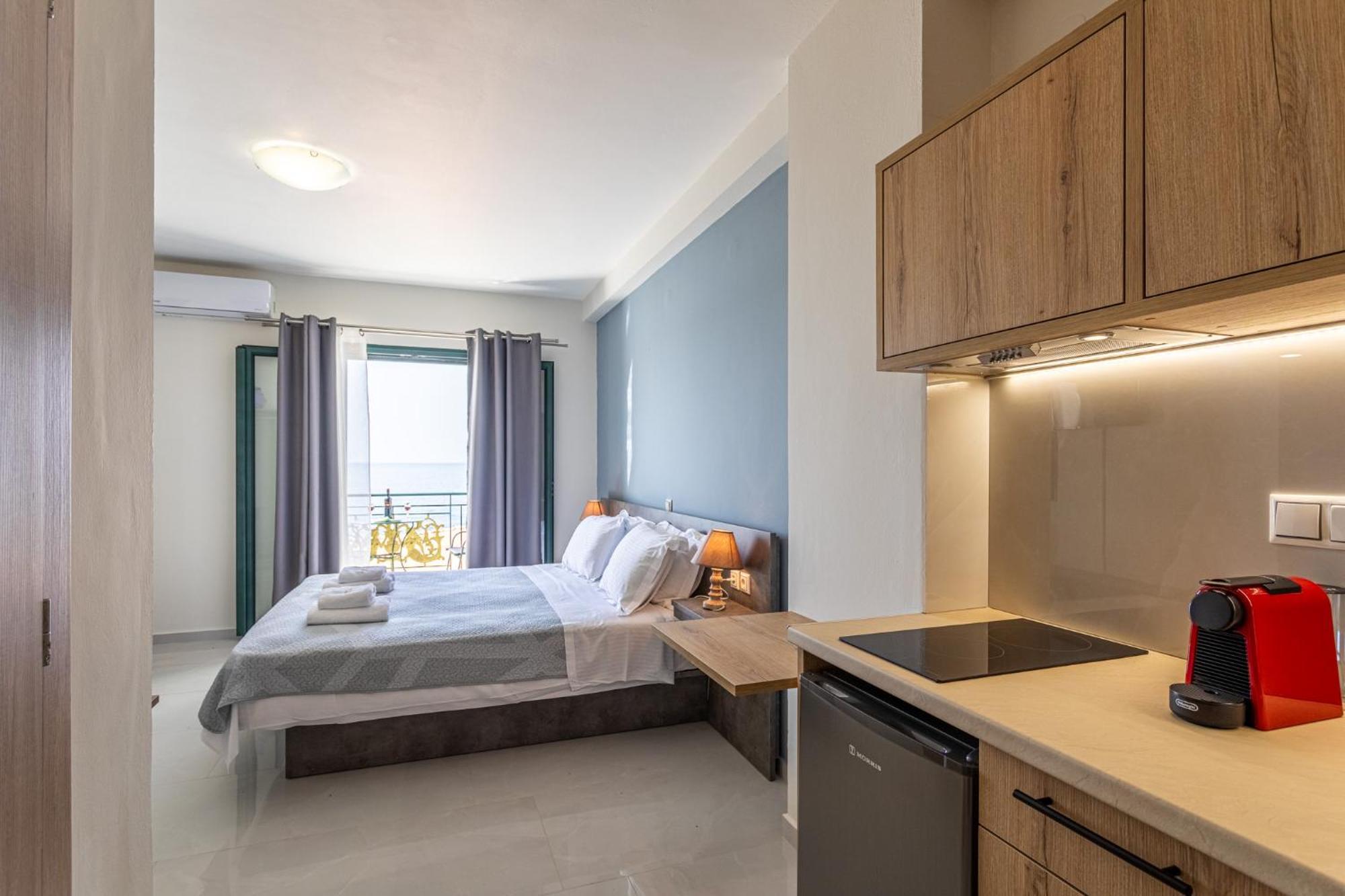 Marina Aparthotel Kardhamili Bagian luar foto