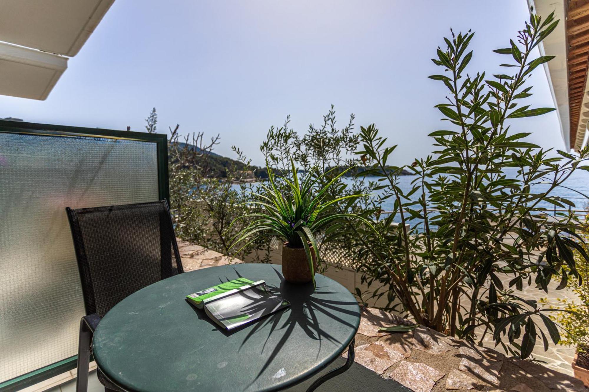 Marina Aparthotel Kardhamili Bagian luar foto