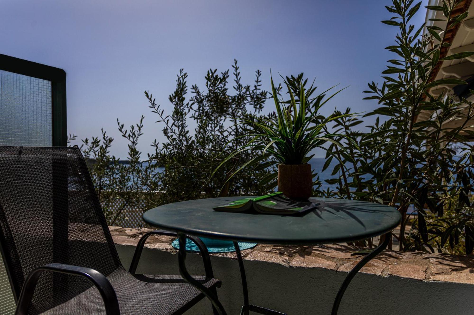 Marina Aparthotel Kardhamili Bagian luar foto