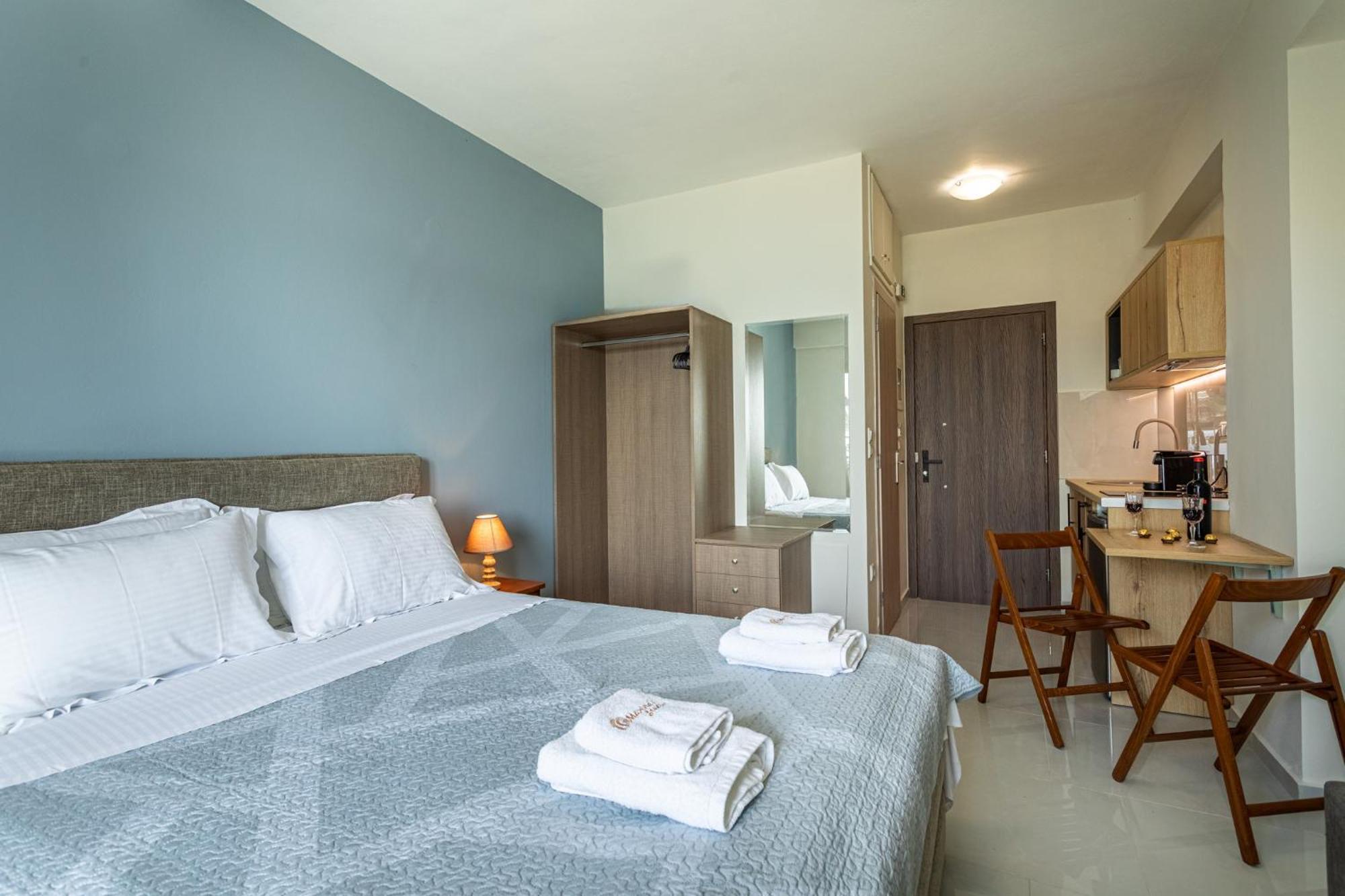 Marina Aparthotel Kardhamili Bagian luar foto