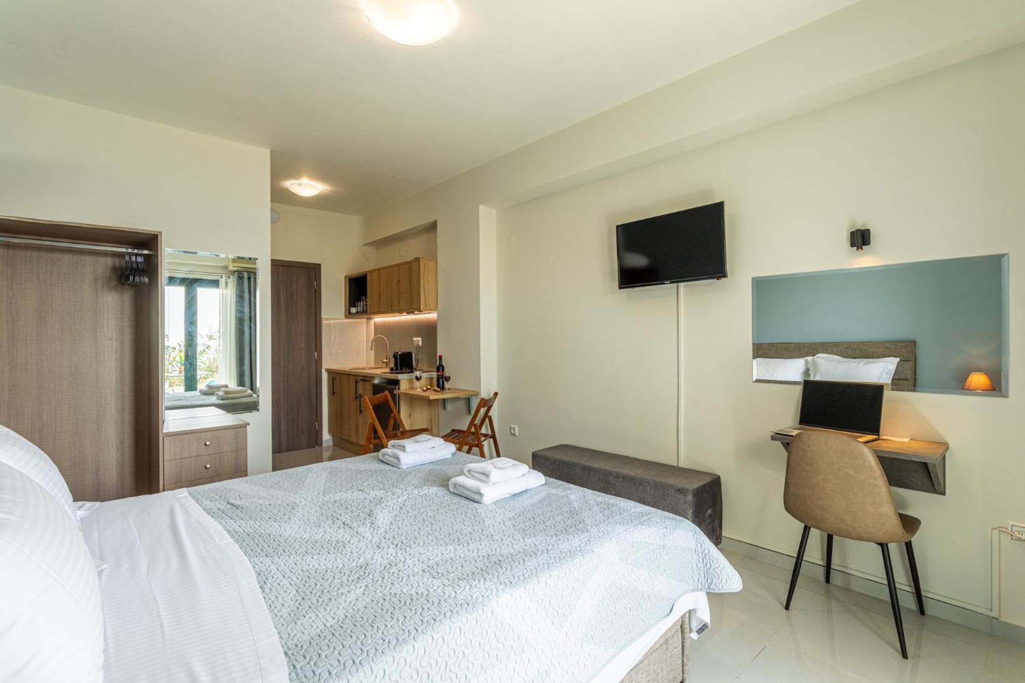 Marina Aparthotel Kardhamili Bagian luar foto