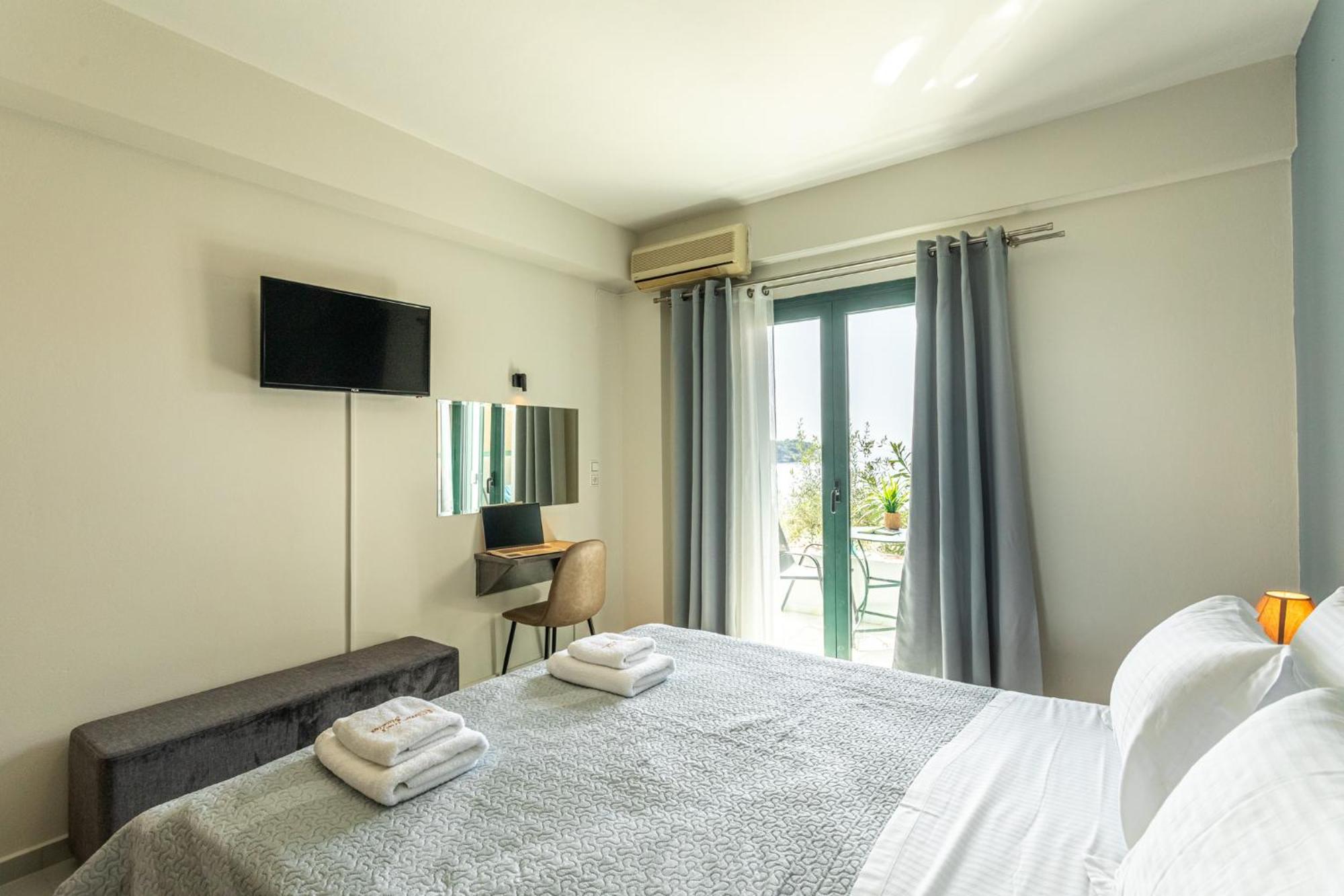 Marina Aparthotel Kardhamili Bagian luar foto