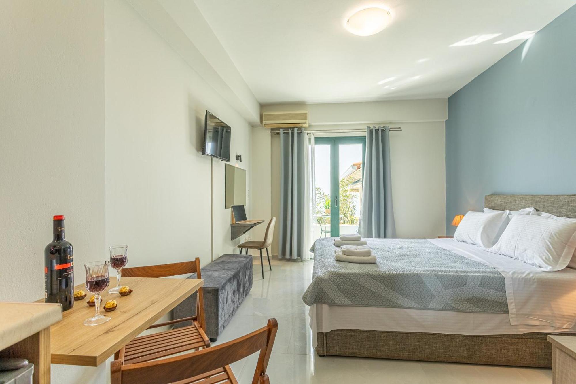 Marina Aparthotel Kardhamili Bagian luar foto